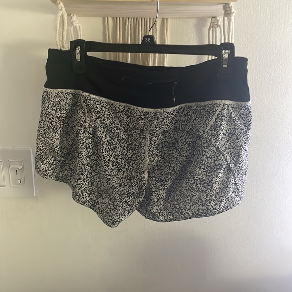Lululemon - Picture 2 of 3